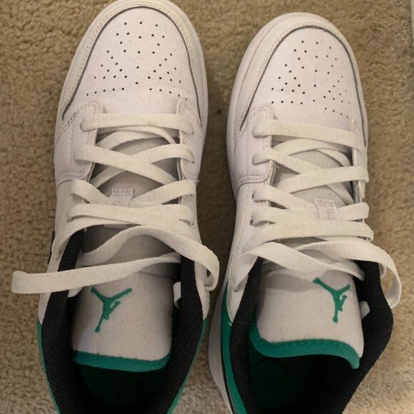 Nike Air Jordan 1 Low Stadium Green/White/Black 5.5Y (7W) - Picture 4 of 9